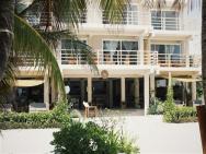 Noah Beach Hotel And Suites