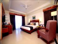 Contour Backwaters Resort & Convention C