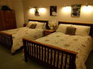 Cedar Wood Lodge Bed & Breakfast Inn – photo 6