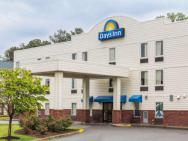 Days Inn By Wyndham Doswell At The Park