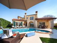 Luxury Villa S Domenica Near Poreč With Pool, Wine Cellar And Billiard