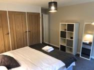 5 Bed Camberley Airport Accommodation – zdjęcie 6