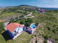 Amazing Home In Nadin With Jacuzzi, Wifi And Outdoor Swimming Pool