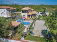 Nice Home In Rezanci With 5 Bedrooms, Jacuzzi And Outdoor Swimming Pool