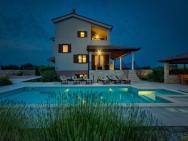 Luxury Villa Stokovci With Private Pool And Jacuzzi Near Pula And Rovinj
