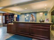 Holiday Inn Express And Suites Merrimack, An Ihg Hotel – photo 6