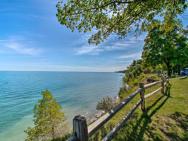 Large Family Home With Deck And Yard On Lake Huron