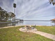 Lakeside Living At Cedar Creek With Yard And Fire Pit! – zdjęcie 2