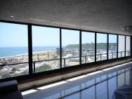 Luxury Point Waterfront Apartment At The Spinaker
