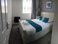 Comfy;poundhill;crawley Apartment Near Gatwick And London – photo 6