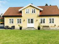 10 Person Holiday Home In Kongshavn