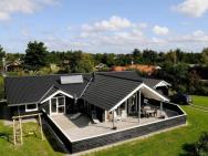 8 Person Holiday Home In Bl Vand