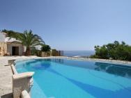 Fantastic Villa With Private Swimming Pool Garage Bbq Patio Wifi And The Sea