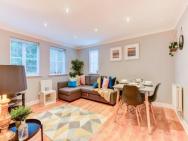 Comfortable Ground Floor Flat Sleeps Up To 4 With Private Parking By Sussex Short Lets