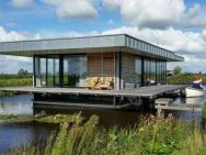 Lovely House Boat In Goengahuizen With Sauna