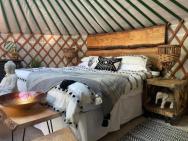 O Dan Y Coed Luxury Yurt With Hot Tub
