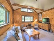 Boothbay Harbor Cabin With Spacious Deck And Yard!