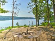 Lakeside Bull Shoals Lake Cabin With Deck And Views!