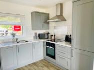 Beach Location Complete Property Containing Two Apartments Sleeps 12 Pembrokeshire Wales – photo 7
