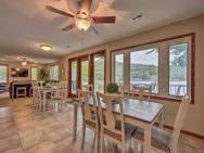 Ideally Located Waterfront Home With Private Dock! – zdjęcie 1