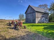 Historic North Fork Farmhouse Near Wineries! – photo 2
