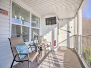 Comfy Waterfront Condo With Boat Slip And Balcony