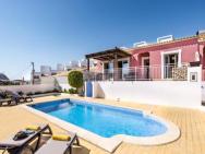 Casa Dos Pais - Fabulous 2 Bedroom House With Private Pool And Great Views