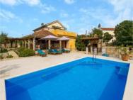 Nice Home In Kras With 2 Bedrooms, Wifi And Outdoor Swimming Pool
