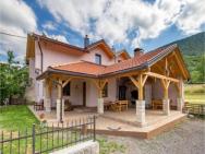 Awesome Home In Vrzici With 3 Bedrooms, Jacuzzi And Wifi