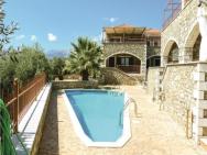 Nice Home In Astros Peleponese With 3 Bedrooms, Wifi And Outdoor Swimming Pool