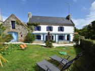 House Full Of Charm With Garden 10min From The Pointe Du Raz