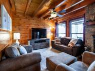 Black Bear Lodge Mtn View Wood Fireplace – photo 4