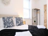 Modern Contractor Apartment & Central Bedford & Private Parking