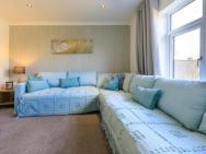 Cottage Sleeps 6 Within 5 Mins From The Sea