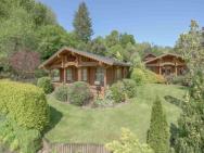 Countryside Log Cabin With Hot Tub - Beech