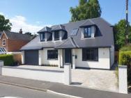 Large Modern Self Contained Apartment In Lymington