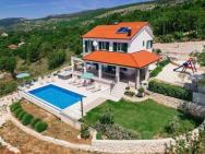 Splendid Villa With Heated Pool, Beautiful Covered Terrace With Panoramic View