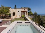 Ali Vafi Luxury Villa With Jacuzzi And Pool