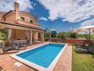 Beautiful Home In Krvavici With 4 Bedrooms, Wifi And Outdoor Swimming Pool