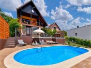 Stunning Home In Sveti Ivan Zelina With 2 Bedrooms, Wifi And Outdoor Swimming Pool