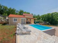 Beautiful Home In Poljica With Wifi, Private Swimming Pool And 2 Bedrooms