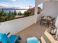 Awesome Apartment In Karlobag- Ribarica With 2 Bedrooms And Wifi
