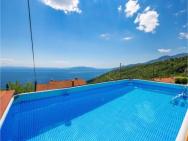 Awesome Home In Bregi With Jacuzzi, Wifi And 4 Bedrooms