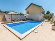Awesome Home In Nadin With Wifi, Private Swimming Pool And Outdoor Swimming Pool