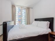 1 Bed In Canary Wharf With Vibrant City Views – zdjęcie 2