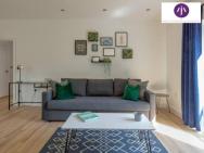 October Special Offers - Brand New 1 Bed Apartment Stevenage Sleeps 4 Free Parking Nr Train Station By Jm Short Lets & Serviced Accommodation Business & Leisure