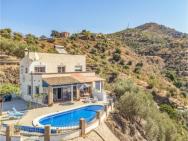 Amazing Home In Arenas With Wifi, Swimming Pool And 4 Bedrooms