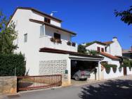 Apartments With A Parking Space Valbandon, Fazana - 7200
