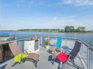 Amazing Ship-boat In Blotnik With Wifi And 2 Bedrooms
