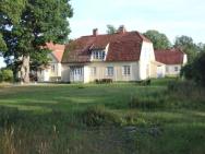Yxkullsund Säteri B&b - Manor & Estate Since 1662